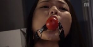 【喉ボコ顔面マンコ女】 OLが喉奥レイプされ口マンコ調教で完全に喉マゾ化してイラマチオ専用奴隷に堕ちちゃうエロ動画！