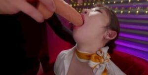 現役美人CAの喉奥がエロい！底知れぬガチマゾ本能で喉奥イラマでも感じまくり！