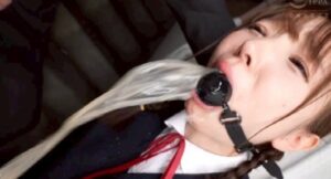 ヨダレダラダライラマスクプレイがエロい！喉奥の快感に堕ちた制服美少女はイラマを求める変態喉マゾちゃんに！