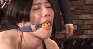 淫乱でドマゾな変態美人秘書が口枷プレイで感じまくり！コスプレもあって性欲止まらないマゾ秘書なんて最高やん！